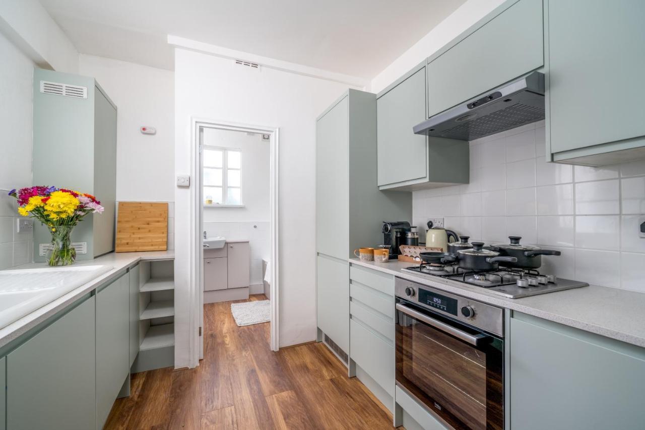 Bright West Hampstead Retreat * Londra